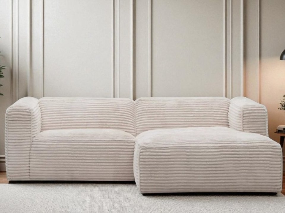 Discover the quiet power of beige in your living room