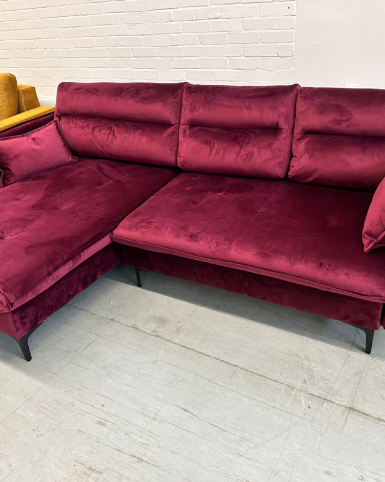 How to Style Red Corner Sofas for a Bold and Balanced Living Room