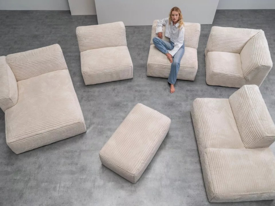 How to create a multi-functional guest bedroom with a sofa bed