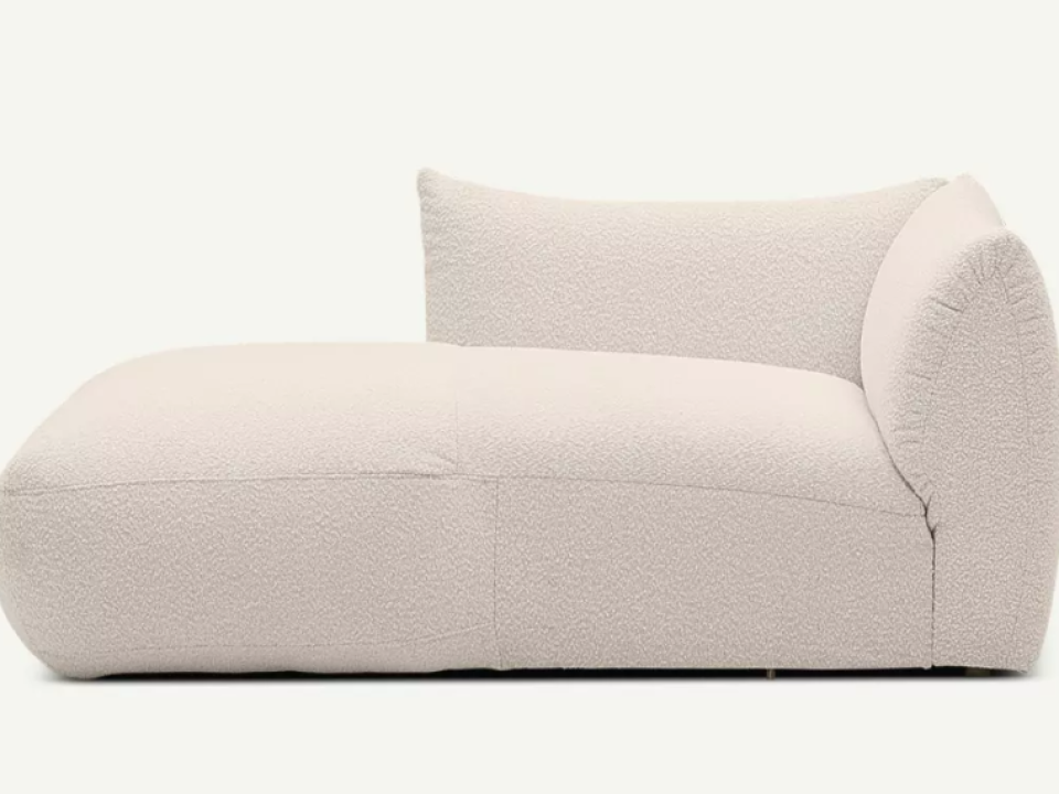 How to create a cosy reading nook with the perfect chair and lighting