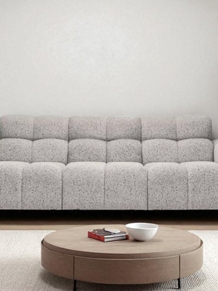 How to arrange furniture in square-shaped rooms