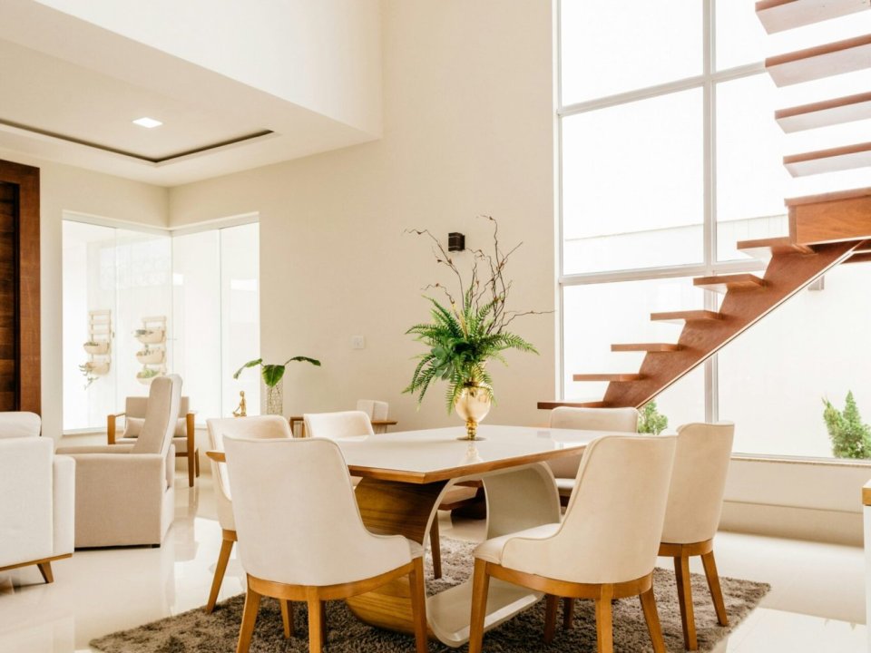 How to Furnish an Open Plan Living Space: Layout, Zoning and Sofa Placement