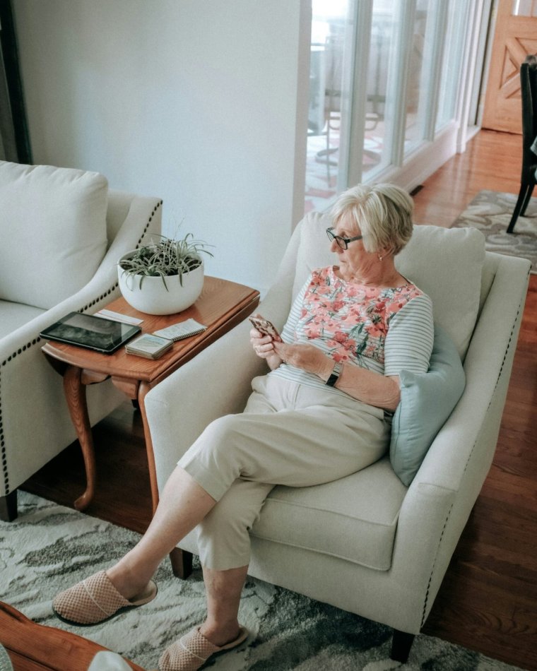 Sofa Seat Height Guide: Finding the Right Fit for Your Body
